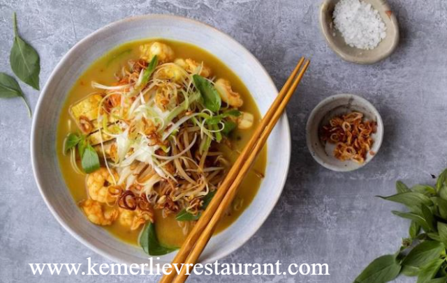 Legenda Rasa dari Timur: Menikmati Laksa di Laksa Betawi Mpok Minah